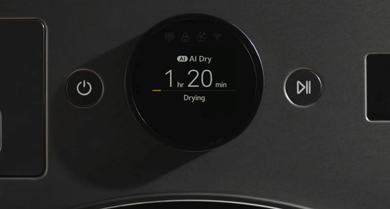 Primo piano del pannello di controllo di un'asciugatrice LG con modalità AI Dry attivata..